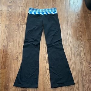 Lululemon Flared Yoga Pants Women’s Sz 6